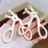 xixi's wide-angle curling eyelash curler is compact, portable and easy to handle. It curls curls for a long time without pinching the eyelids Application Scenario